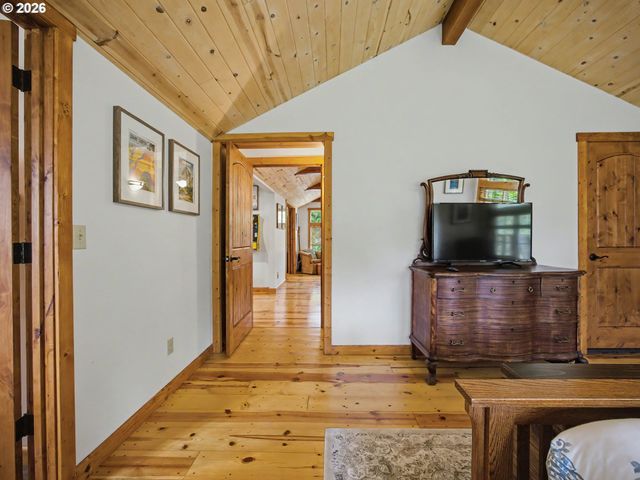 60111 E SLEEPY HOLLOW Dr, Sandy, OR 97055