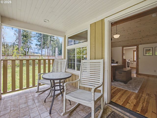 60111 E SLEEPY HOLLOW Dr, Sandy, OR 97055