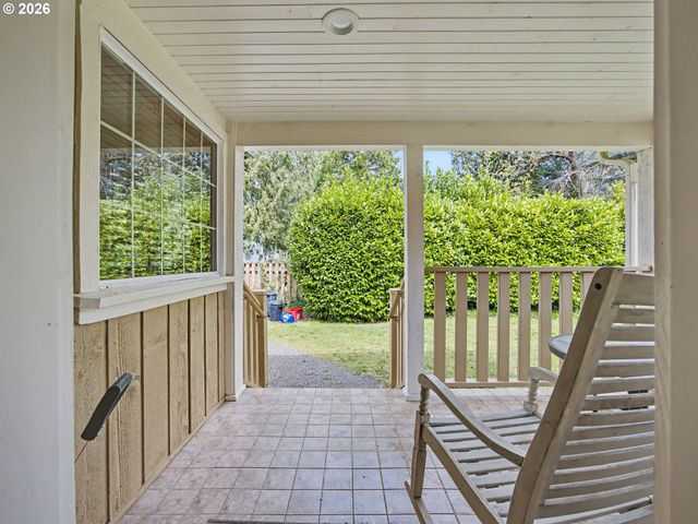 60111 E SLEEPY HOLLOW Dr, Sandy, OR 97055