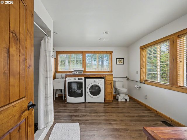 60111 E SLEEPY HOLLOW Dr, Sandy, OR 97055