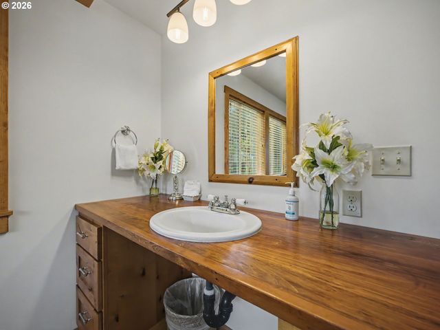 60111 E SLEEPY HOLLOW Dr, Sandy, OR 97055