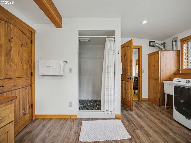 60111 E SLEEPY HOLLOW Dr, Sandy, OR 97055