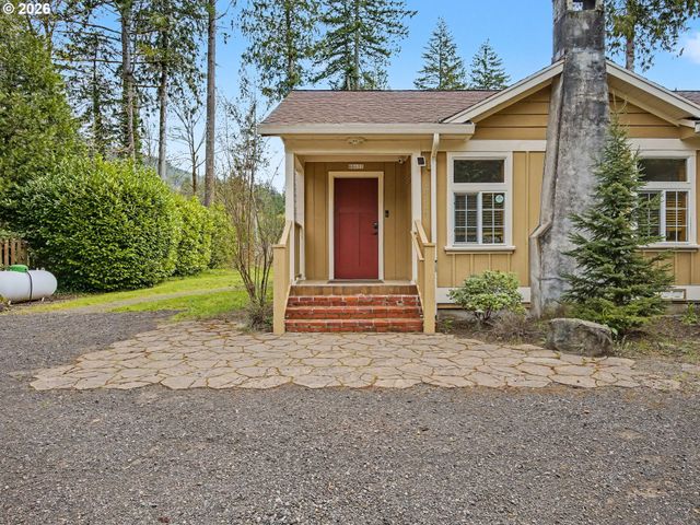 60111 E SLEEPY HOLLOW Dr, Sandy, OR 97055