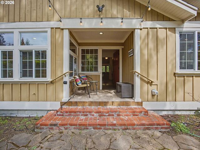 60111 E SLEEPY HOLLOW Dr, Sandy, OR 97055