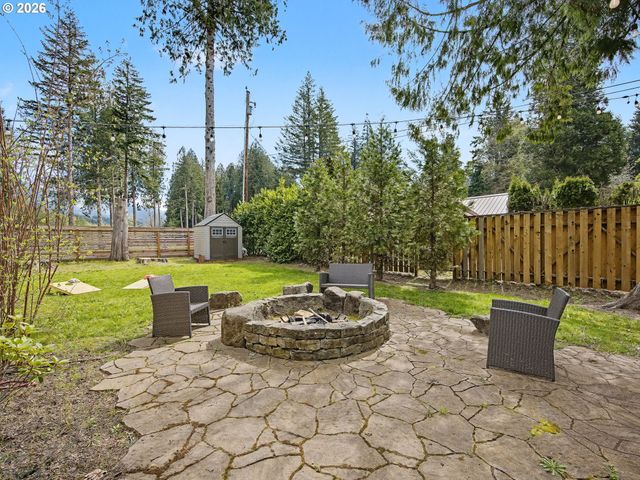 60111 E SLEEPY HOLLOW Dr, Sandy, OR 97055