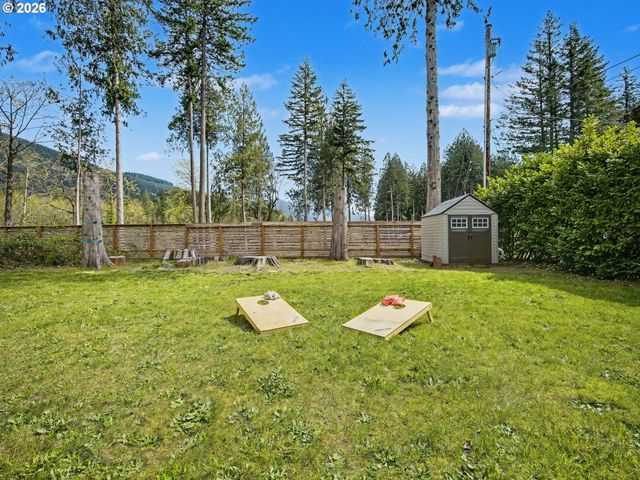 60111 E SLEEPY HOLLOW Dr, Sandy, OR 97055