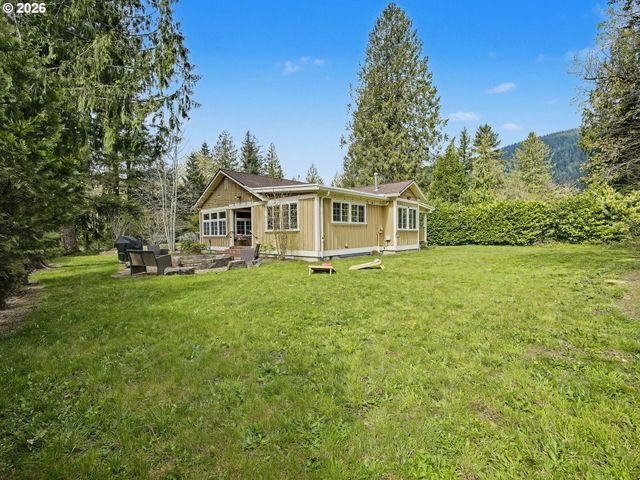 60111 E SLEEPY HOLLOW Dr, Sandy, OR 97055