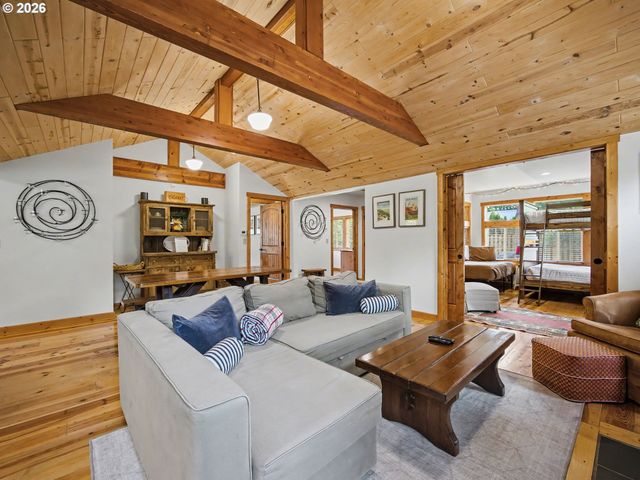 60111 E SLEEPY HOLLOW Dr, Sandy, OR 97055