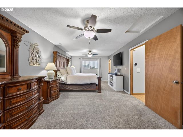 30142 S MEADOWBROOK Ln, Molalla, OR 97038