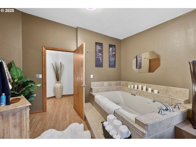 30142 S MEADOWBROOK Ln, Molalla, OR 97038