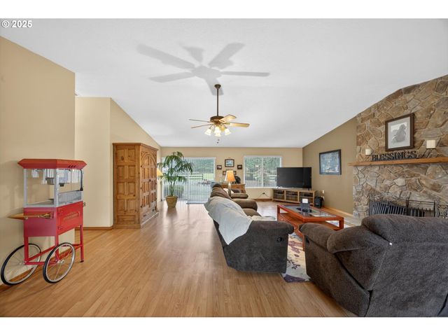 30142 S MEADOWBROOK Ln, Molalla, OR 97038