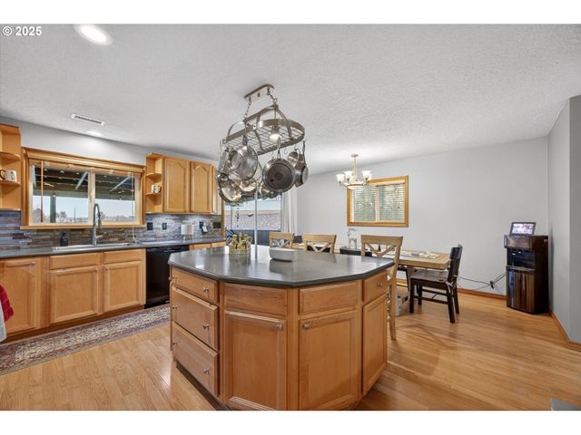 30142 S MEADOWBROOK Ln, Molalla, OR 97038