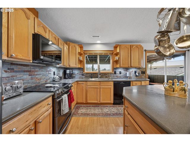 30142 S MEADOWBROOK Ln, Molalla, OR 97038