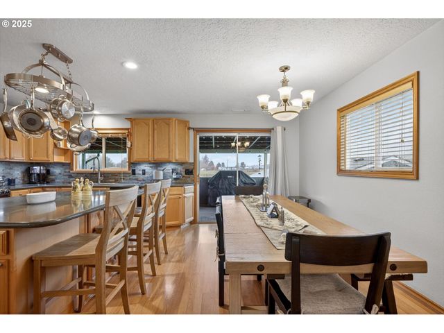 30142 S MEADOWBROOK Ln, Molalla, OR 97038