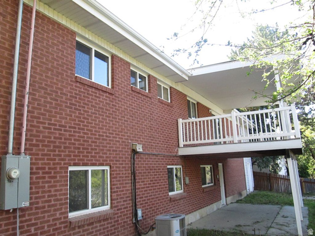 Image 2 of property listing at 4872 N BURCH CREEK DR, South Ogden, UT 84403