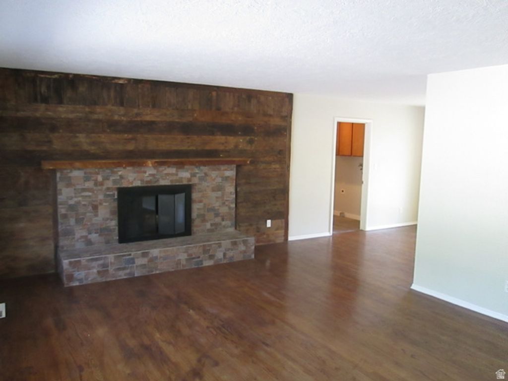 Image 4 of property listing at 4872 N BURCH CREEK DR, South Ogden, UT 84403