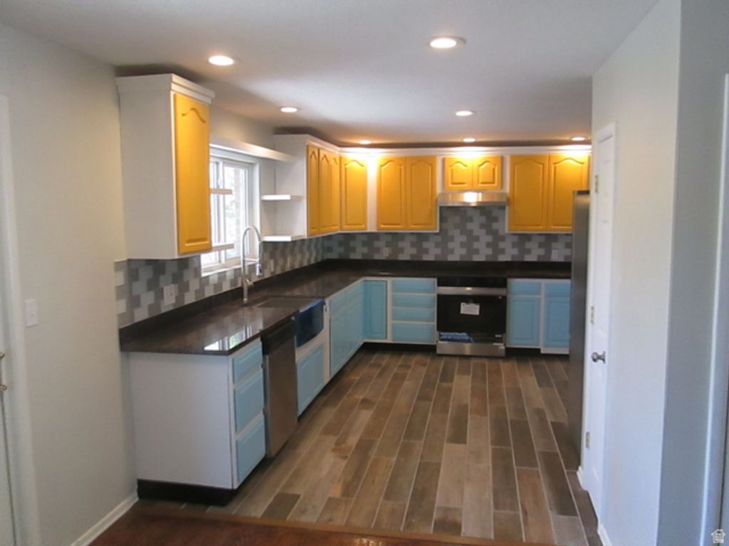 Image 5 of property listing at 4872 N BURCH CREEK DR, South Ogden, UT 84403
