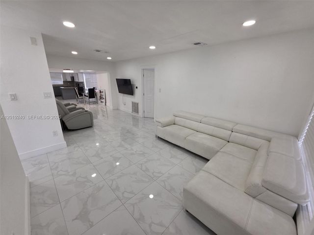 6370 Fletcher St, Hollywood, FL 33023
