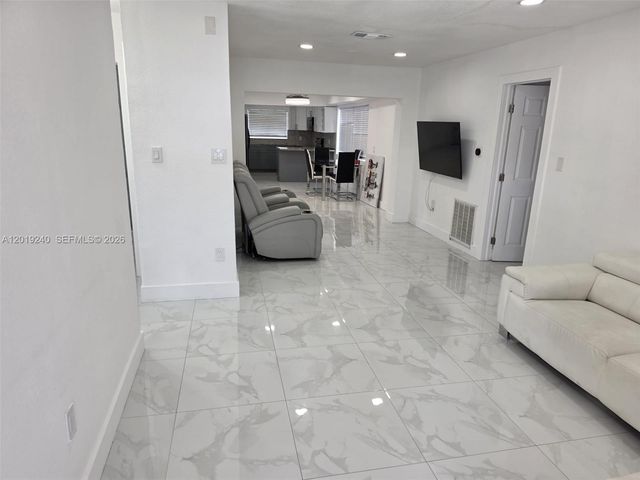 6370 Fletcher St, Hollywood, FL 33023