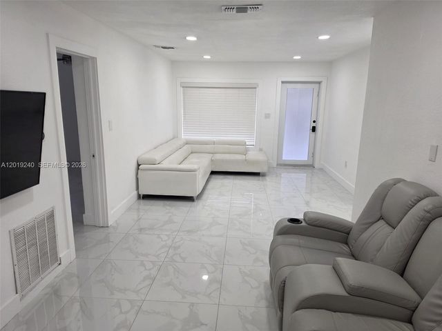6370 Fletcher St, Hollywood, FL 33023