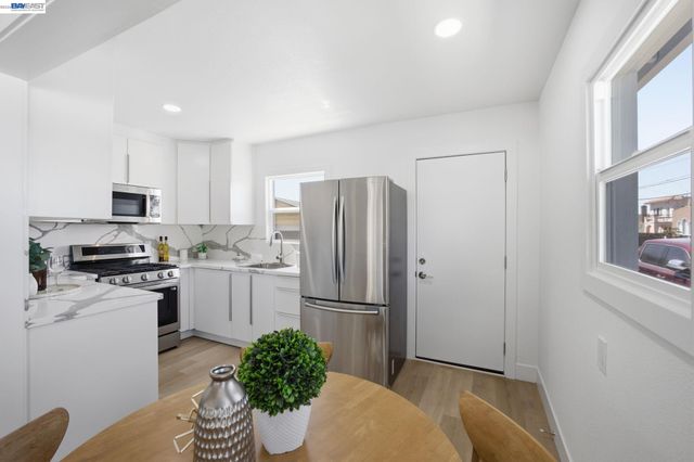 1100 Pennsylvania Ave, Richmond, CA 94801