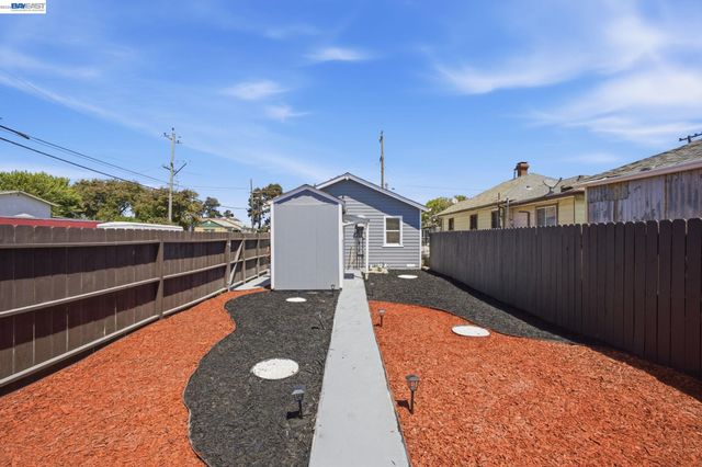 1100 Pennsylvania Ave, Richmond, CA 94801