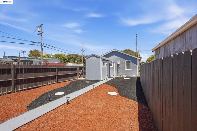 1100 Pennsylvania Ave, Richmond, CA 94801