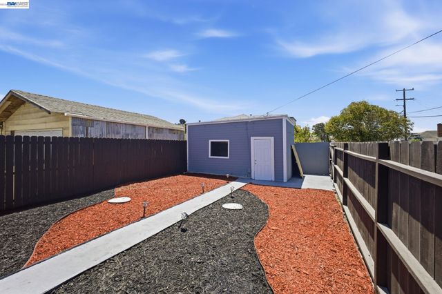 1100 Pennsylvania Ave, Richmond, CA 94801