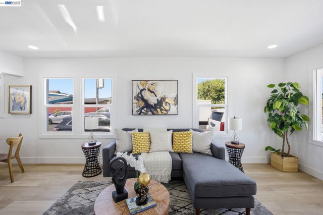 1100 Pennsylvania Ave, Richmond, CA 94801