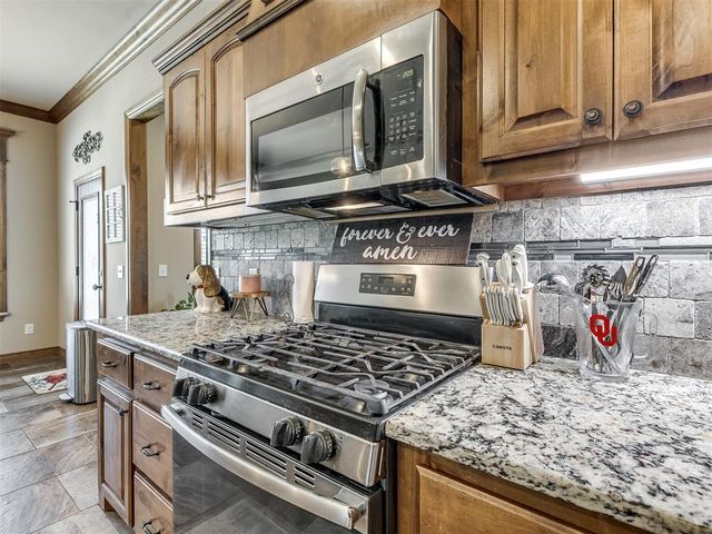 953 County Street 2982, Blanchard, OK 73010