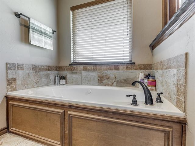 953 County Street 2982, Blanchard, OK 73010