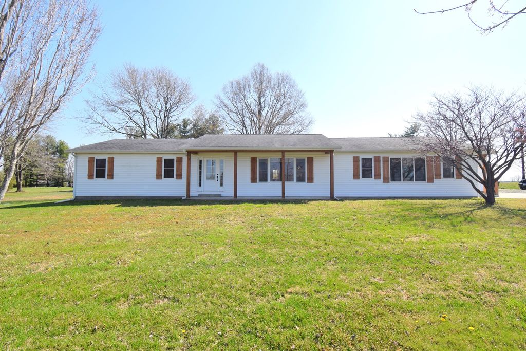Image 1 of property listing at 15665 N Angling Lane, Mt Vernon, IL 62864