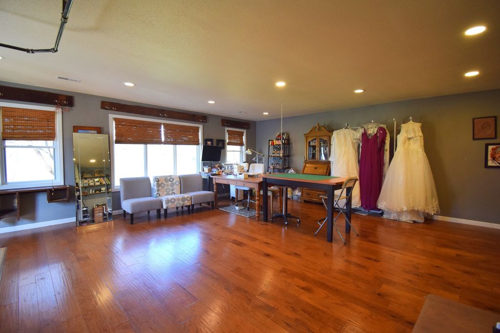 Image 12 of property listing at 15665 N Angling Lane, Mt Vernon, IL 62864