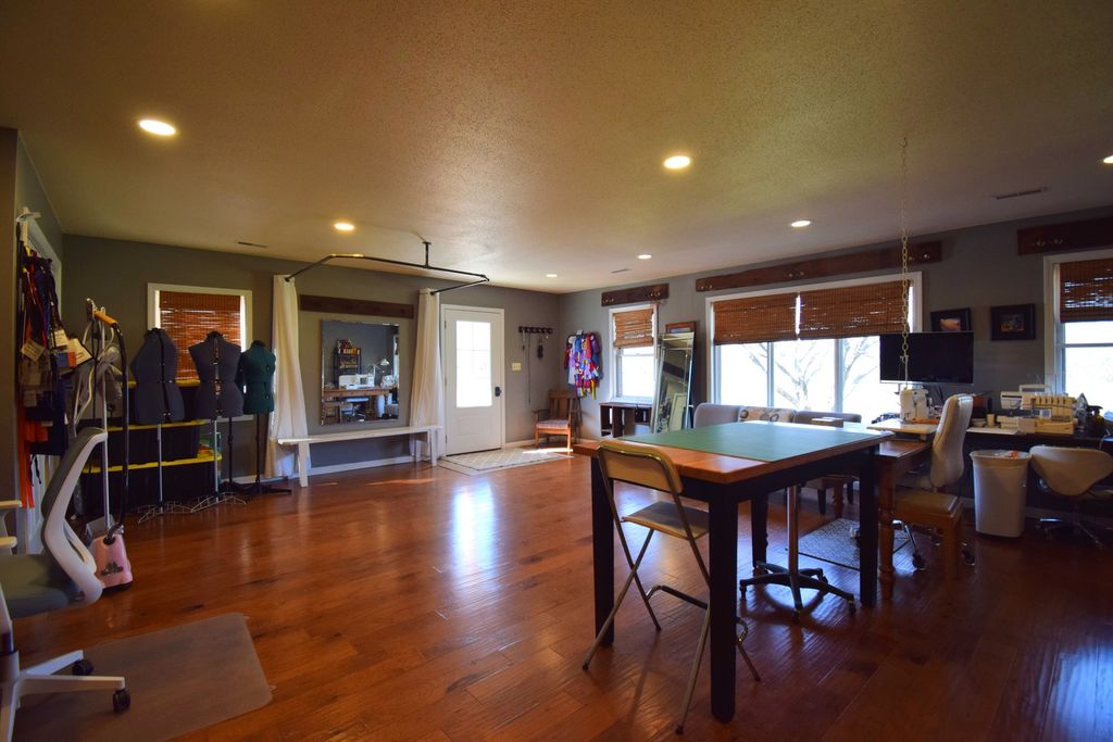 Image 13 of property listing at 15665 N Angling Lane, Mt Vernon, IL 62864