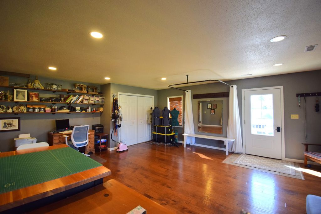 Image 14 of property listing at 15665 N Angling Lane, Mt Vernon, IL 62864