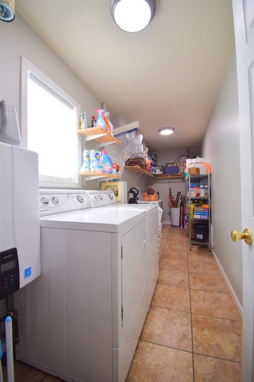 Image 15 of property listing at 15665 N Angling Lane, Mt Vernon, IL 62864