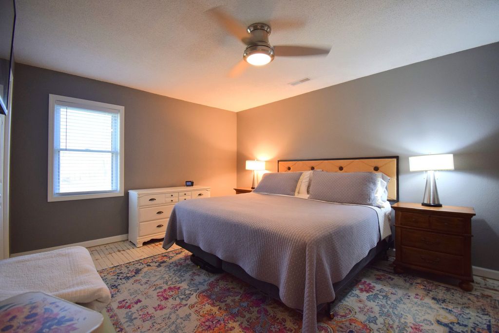 Image 16 of property listing at 15665 N Angling Lane, Mt Vernon, IL 62864