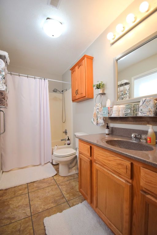 Image 18 of property listing at 15665 N Angling Lane, Mt Vernon, IL 62864