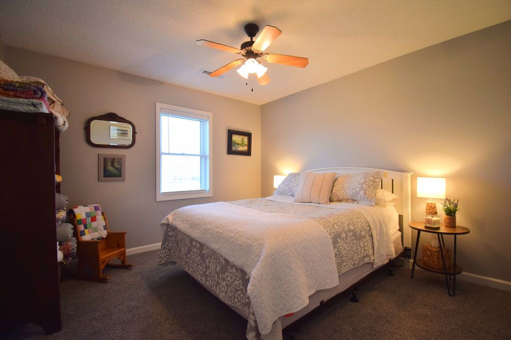 Image 19 of property listing at 15665 N Angling Lane, Mt Vernon, IL 62864