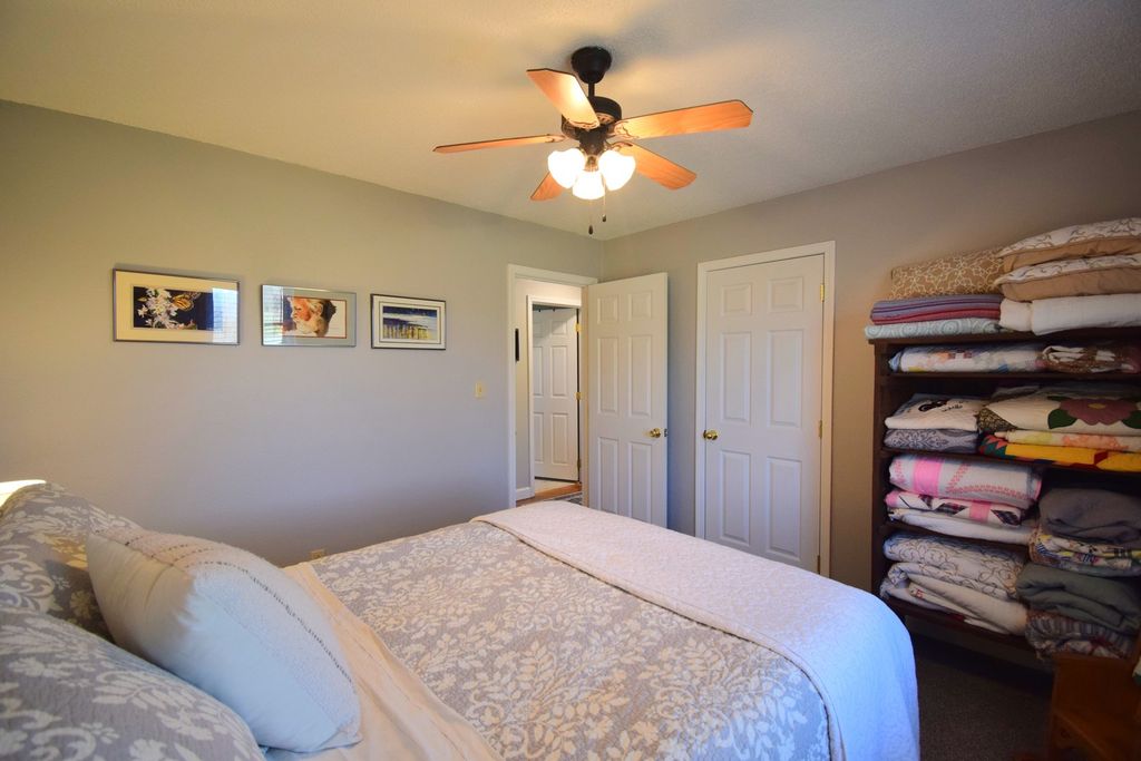 Image 20 of property listing at 15665 N Angling Lane, Mt Vernon, IL 62864