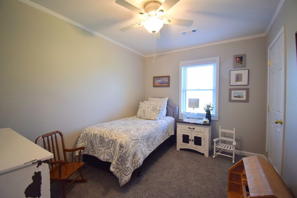 Image 22 of property listing at 15665 N Angling Lane, Mt Vernon, IL 62864