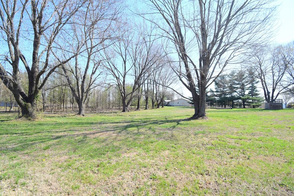 Image 29 of property listing at 15665 N Angling Lane, Mt Vernon, IL 62864