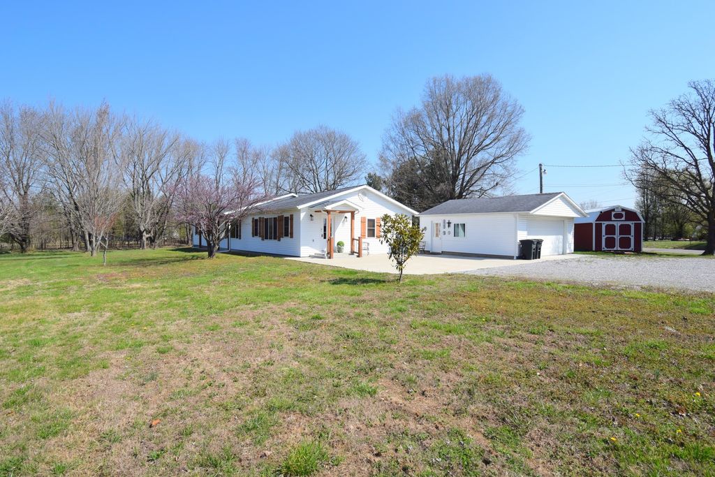 Image 30 of property listing at 15665 N Angling Lane, Mt Vernon, IL 62864