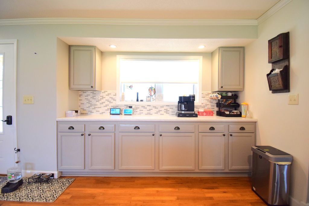 Image 7 of property listing at 15665 N Angling Lane, Mt Vernon, IL 62864