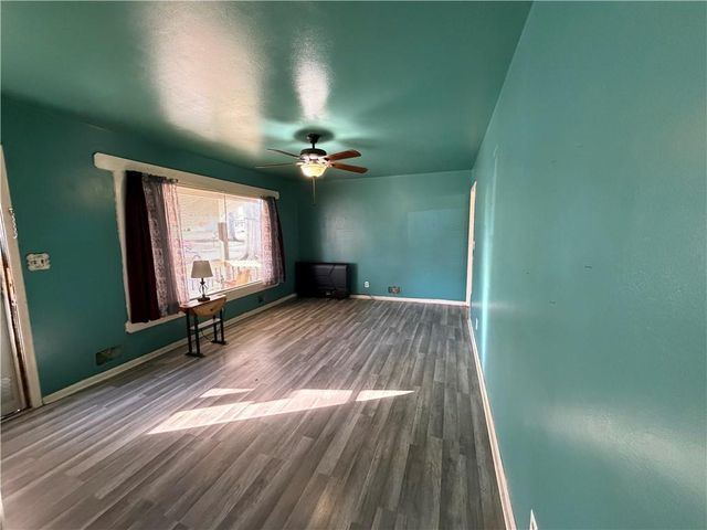 4305 S Main Street, Independence, MO 64055