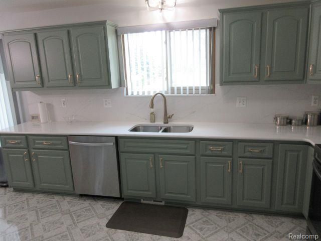 33882 Lipke Street, Clinton Charter Township, MI 48035