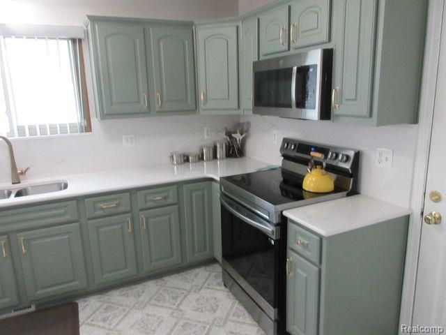 33882 Lipke Street, Clinton Charter Township, MI 48035