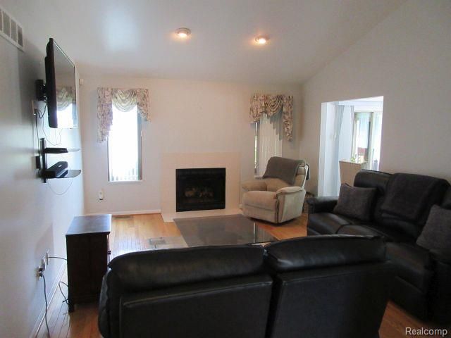 33882 Lipke Street, Clinton Charter Township, MI 48035