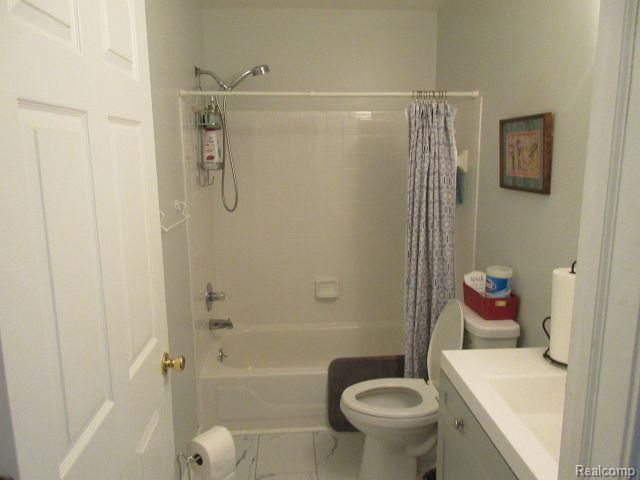 33882 Lipke Street, Clinton Charter Township, MI 48035