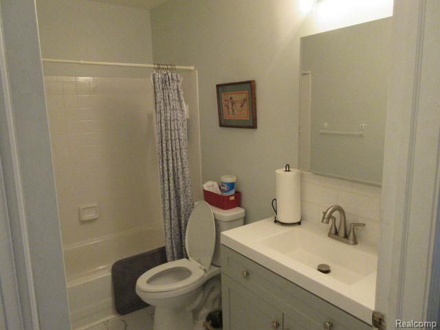 33882 Lipke Street, Clinton Charter Township, MI 48035